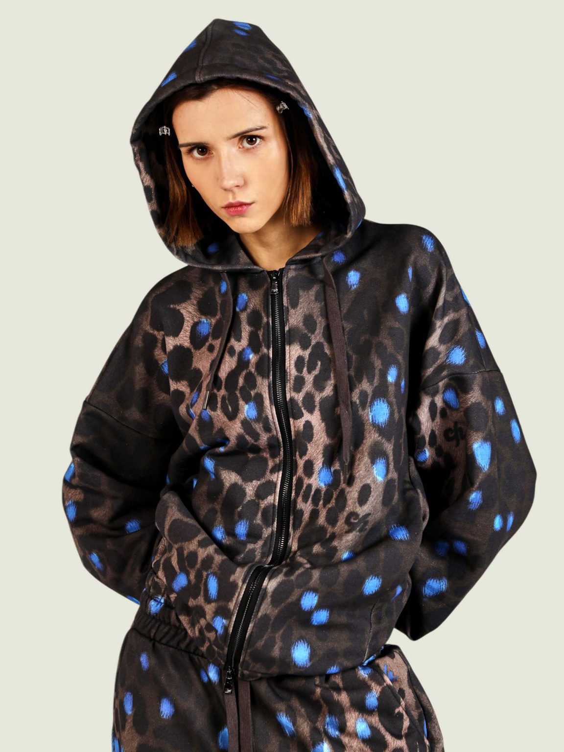 leopard ovrsz hoodie na molnii 1