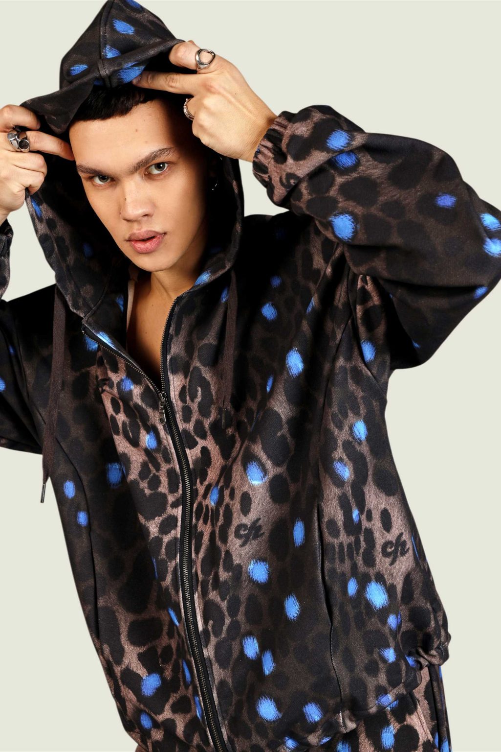 leopard ovrsz hoodie na molnii 2