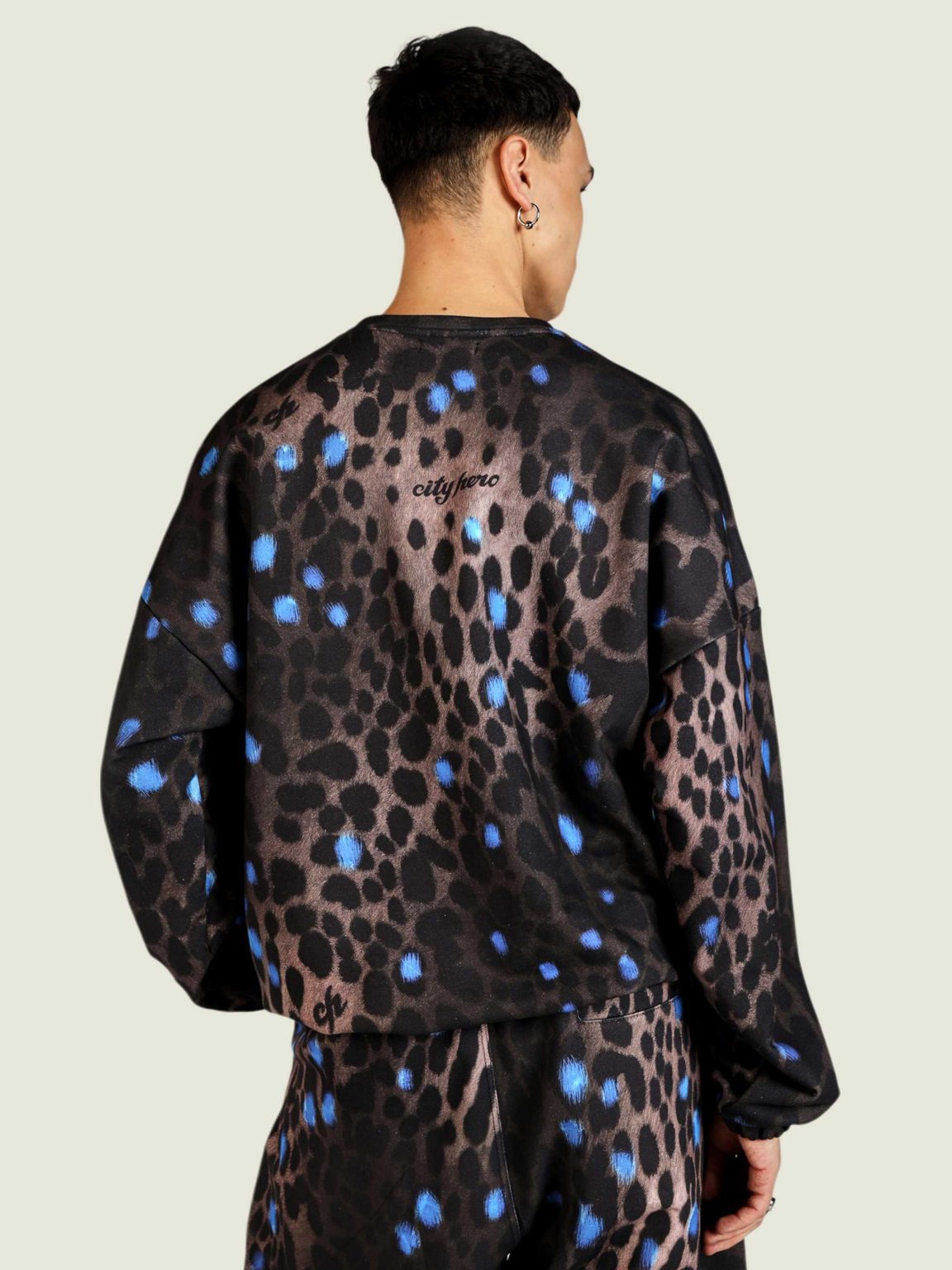 leopard ovrsz svitshot 3