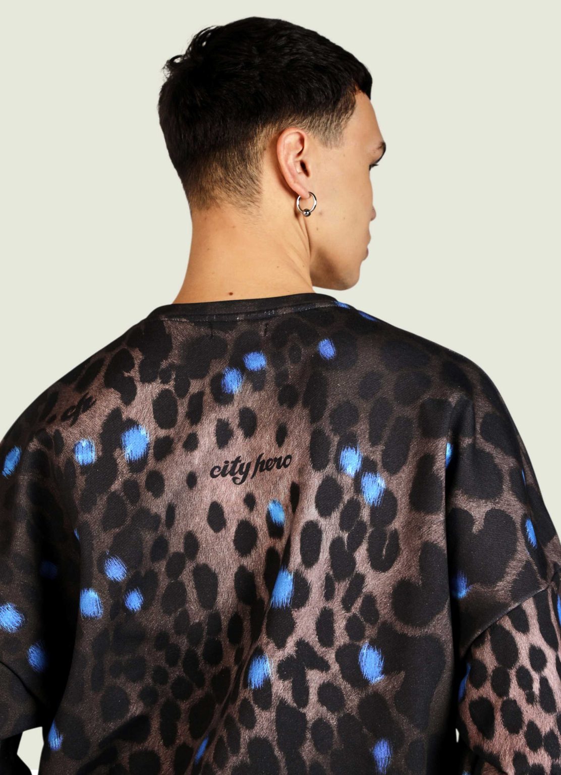 leopard ovrsz svitshot 5