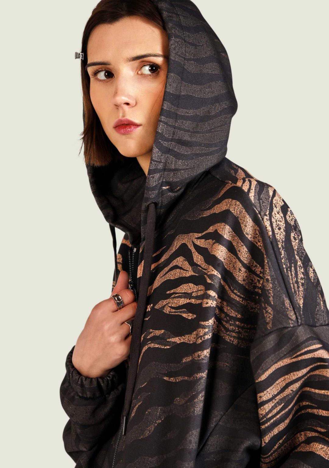 tiger ovrsz hoodie na molnii 3