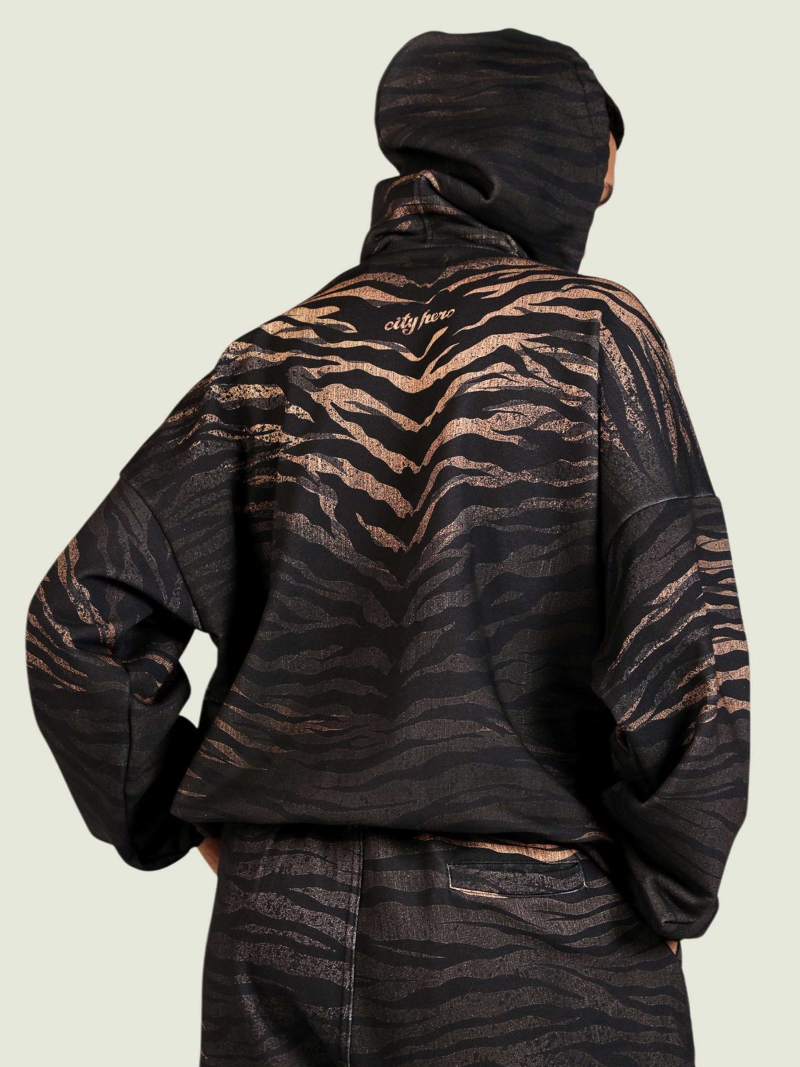 tiger ovrsz hoodie na molnii 5
