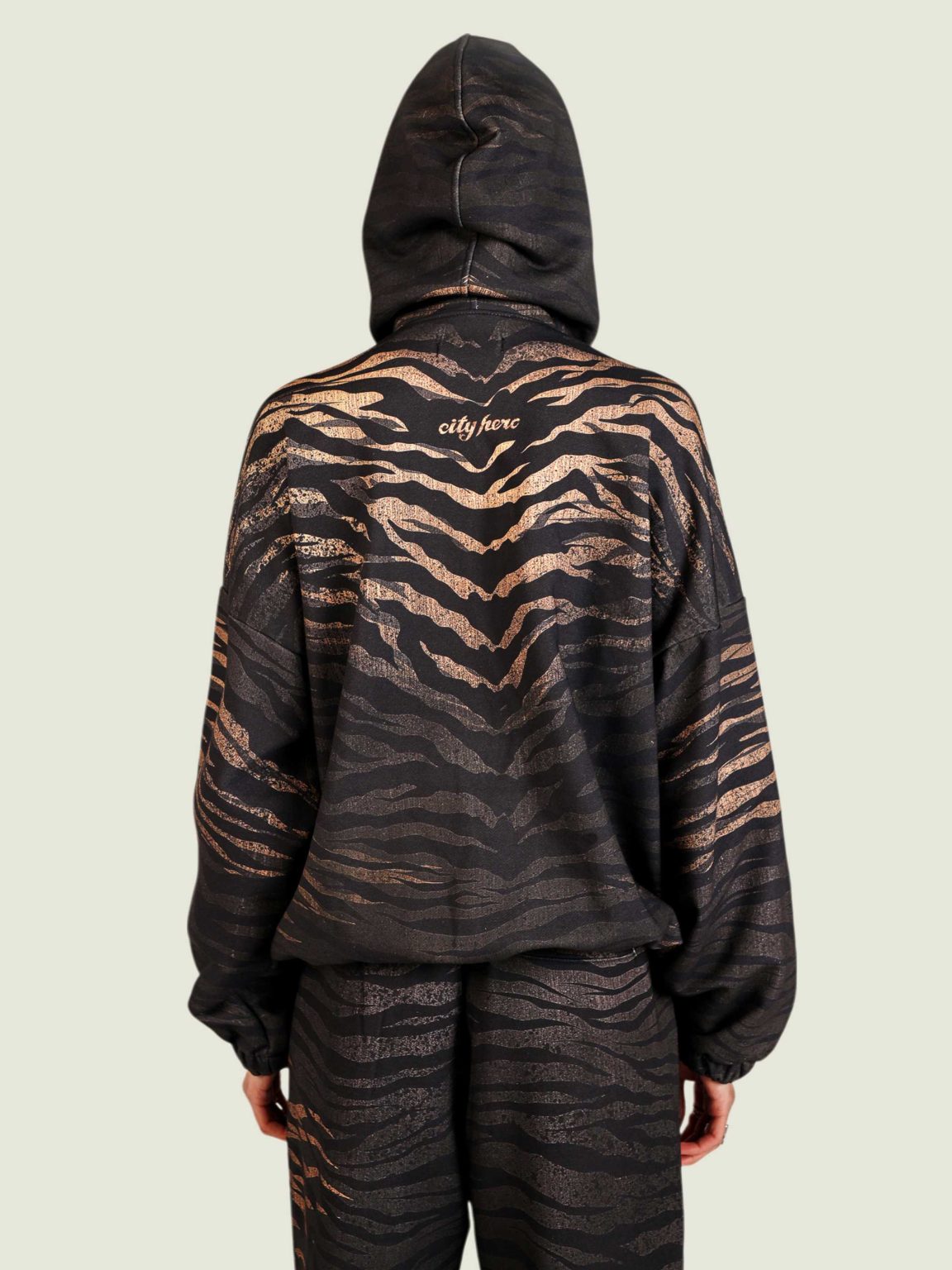tiger ovrsz hoodie na molnii 6
