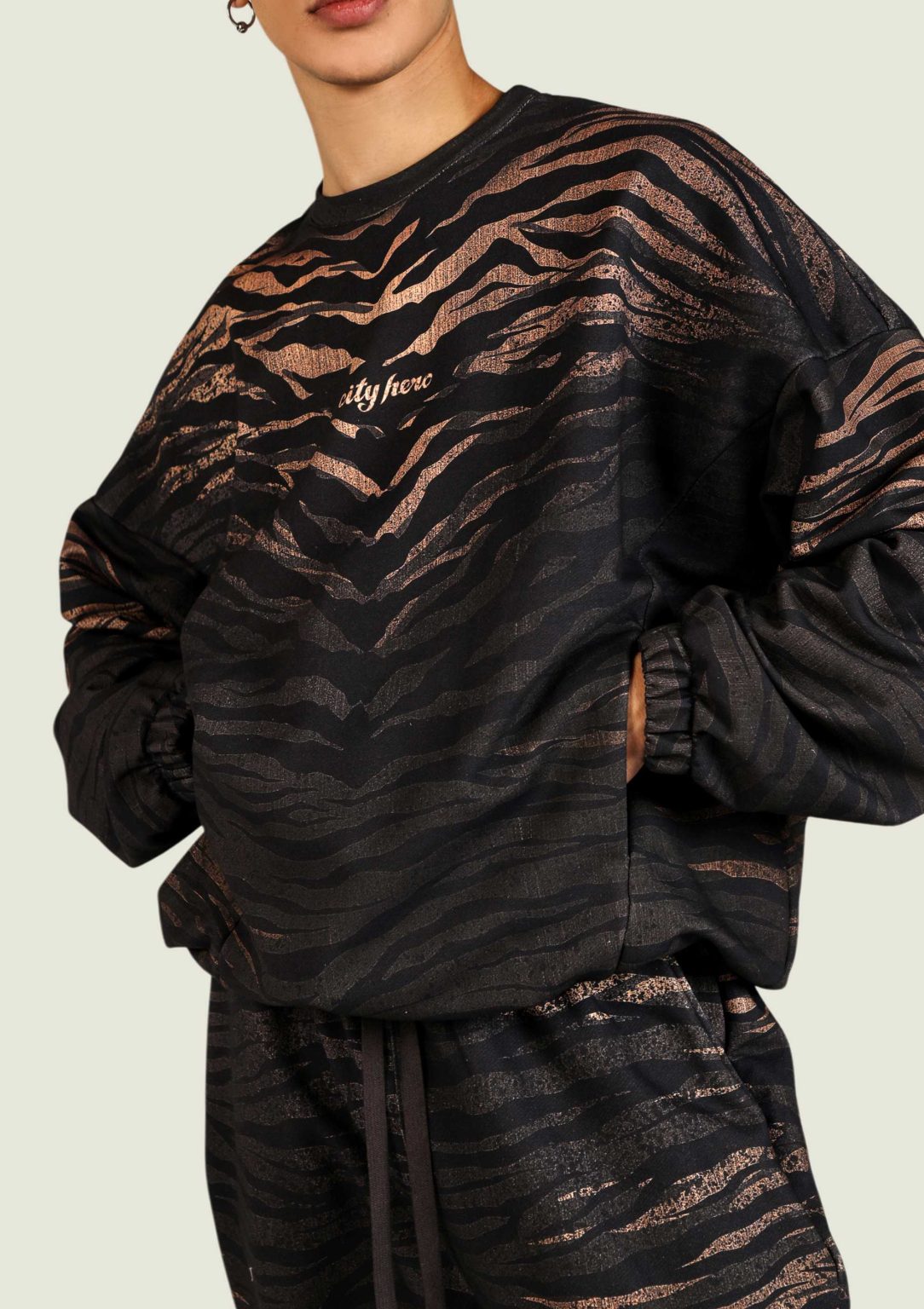 tiger ovrsz svitshot 1