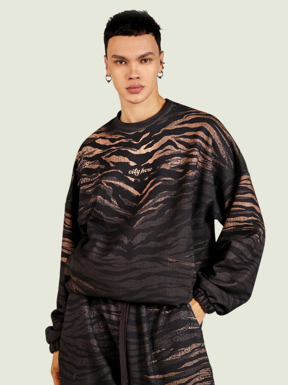 tiger ovrsz svitshot 4