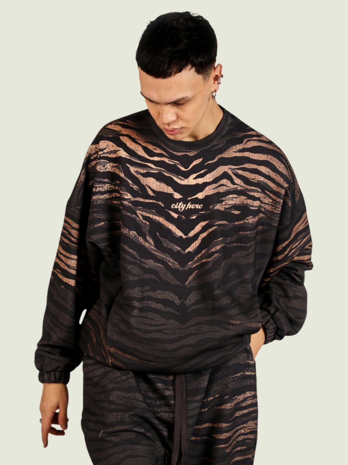 tiger ovrsz svitshot 5