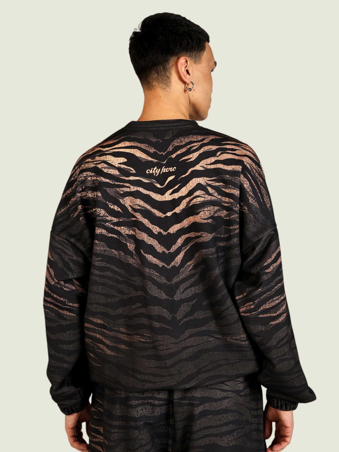 tiger ovrsz svitshot 8