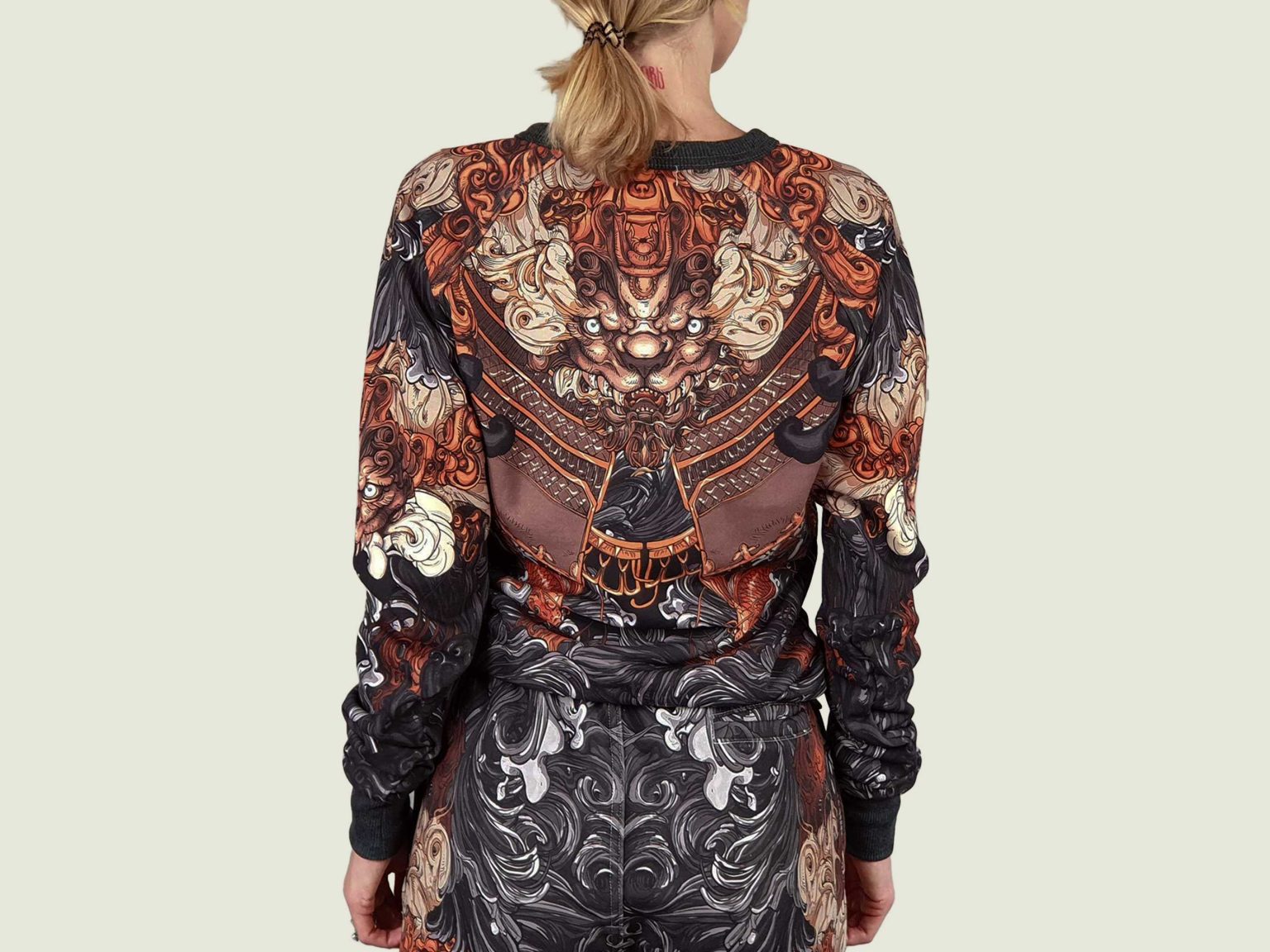 akita black ovrsz svitshot 10