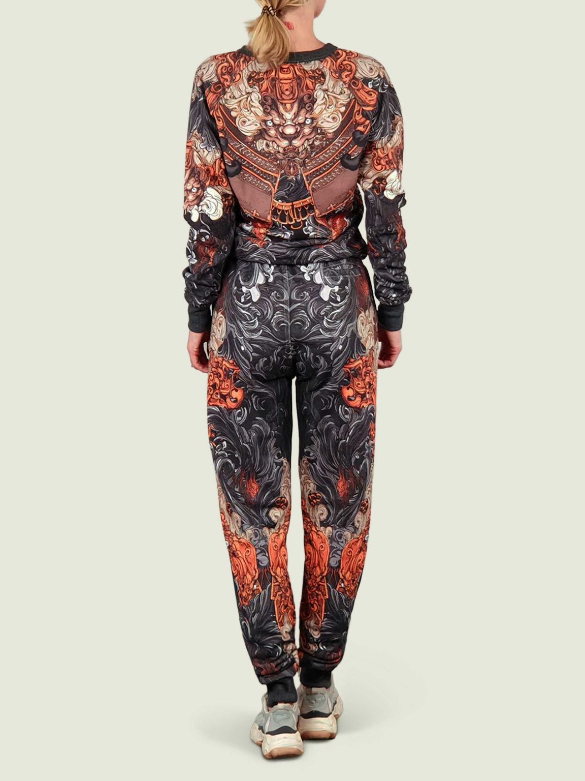 akita black ovrsz svitshot 6