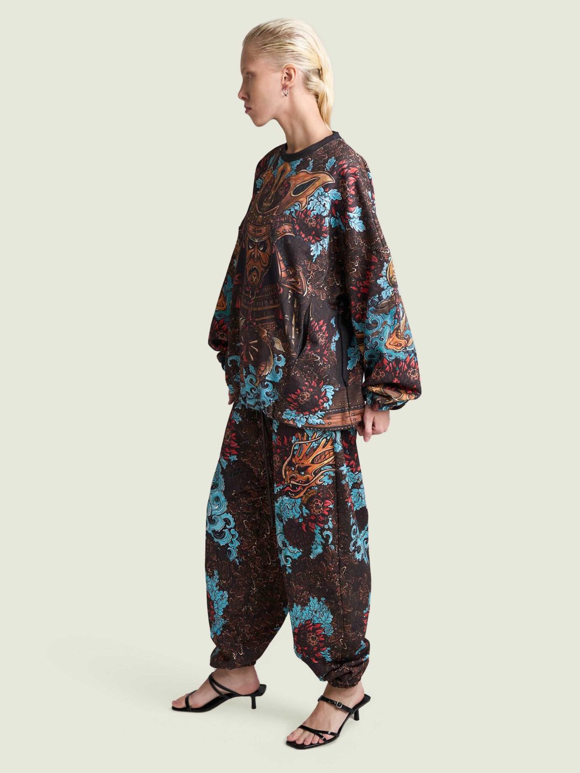 samurai story 1.0 ovrsz svitshot 2