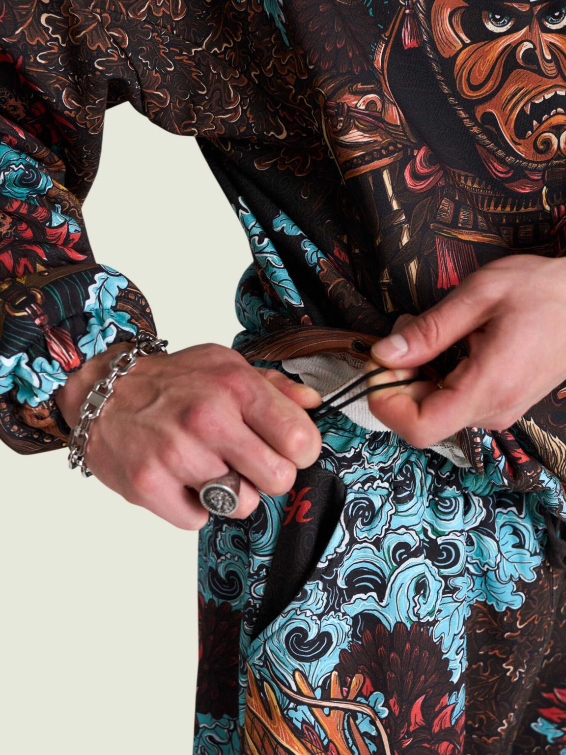 samurai story 1.0 ovrsz svitshot 6