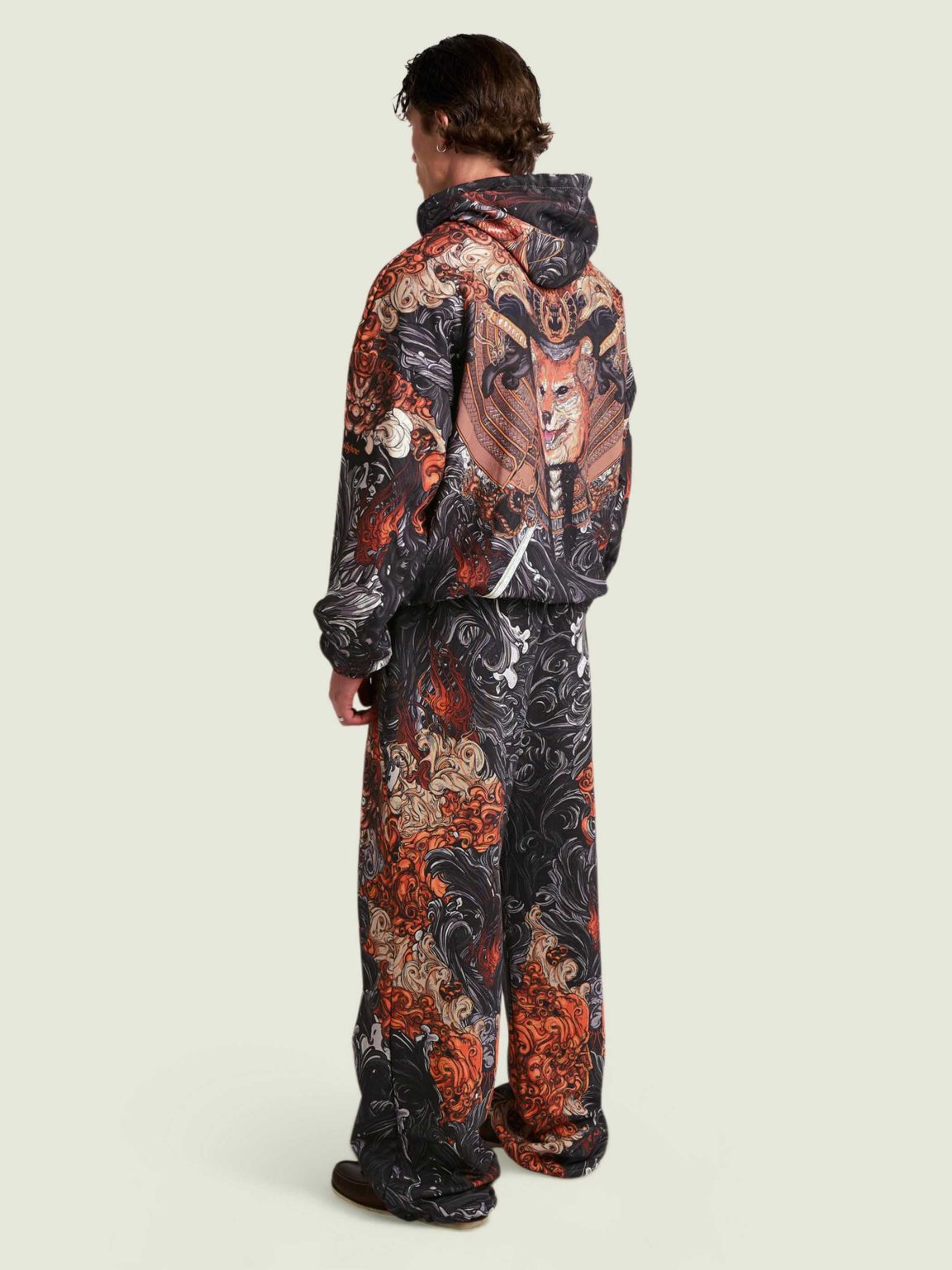 akita black ovrsz hoodie 1