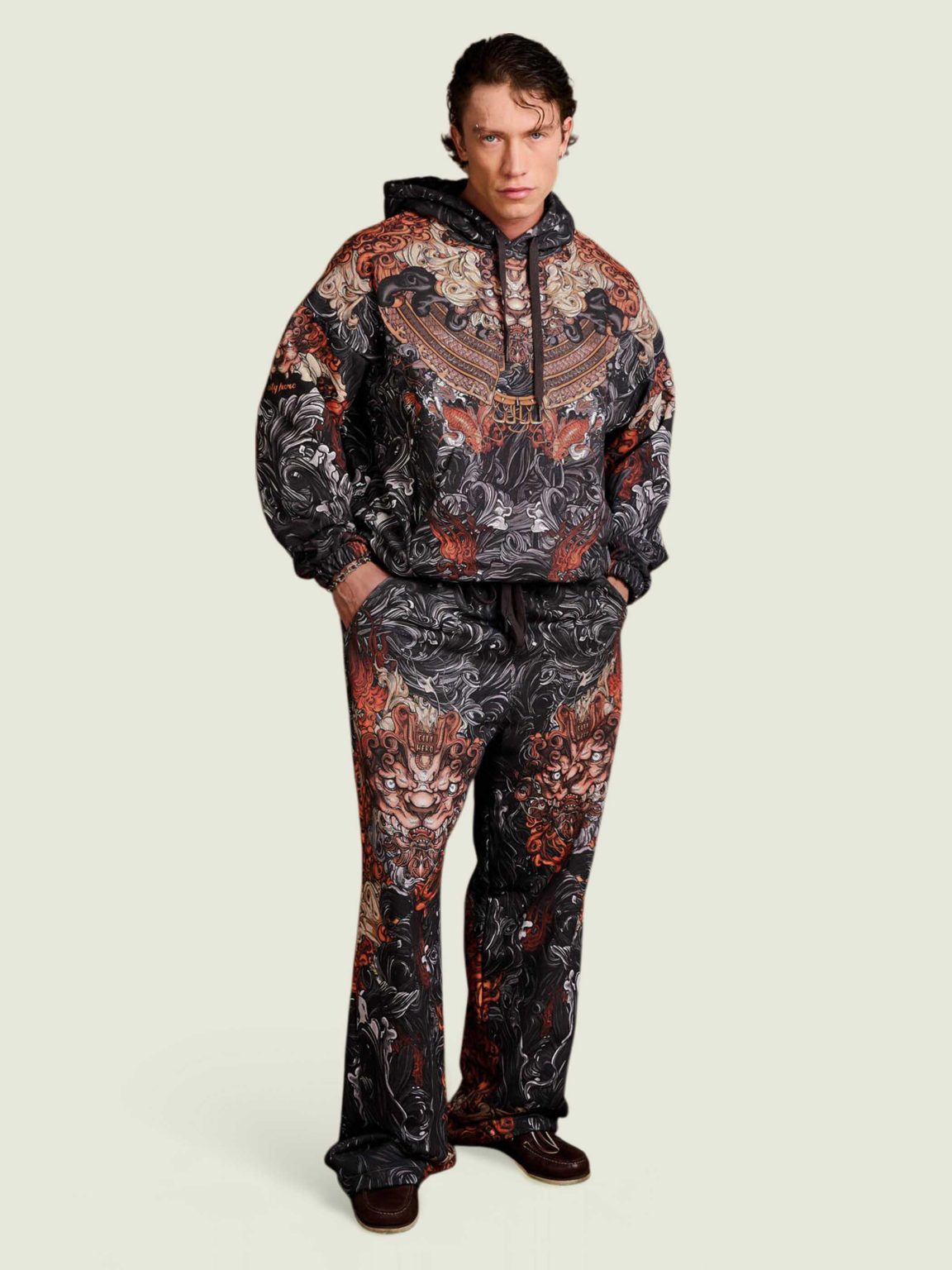 akita black ovrsz hoodie 2