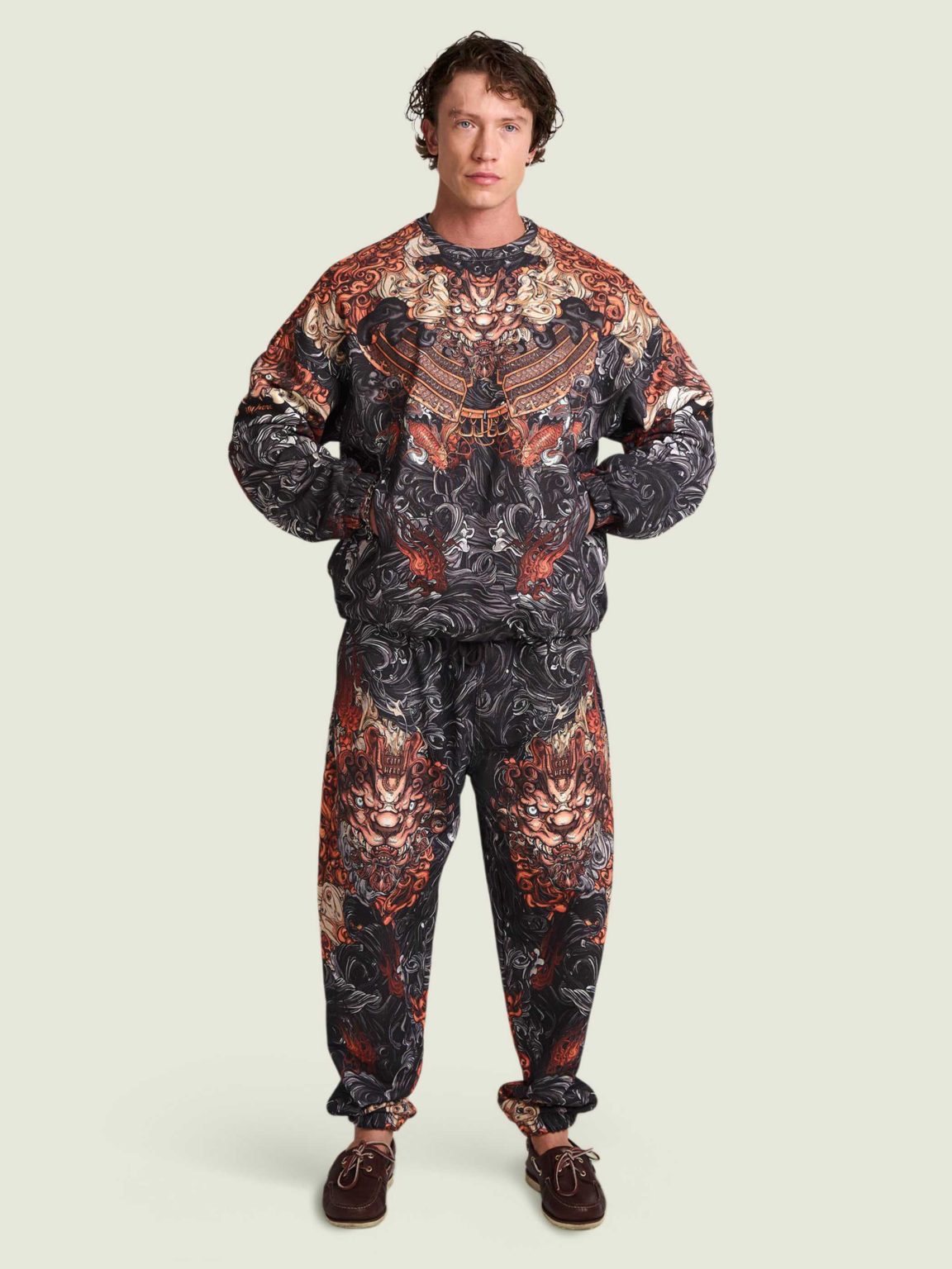 akita black ovrsz svitshot 1