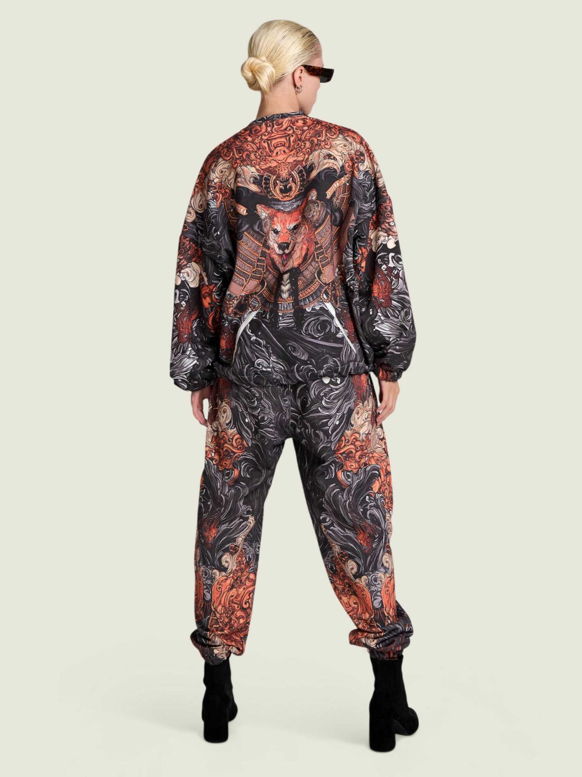 akita black ovrsz svitshot 6