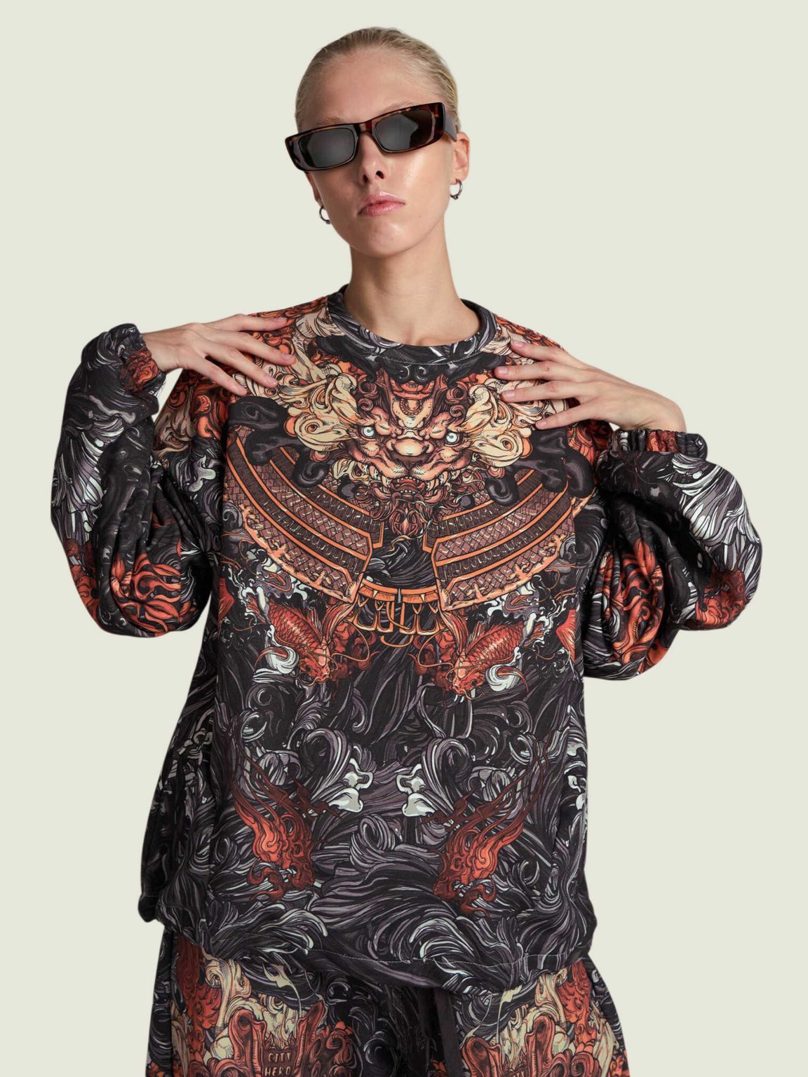 akita black ovrsz svitshot 8